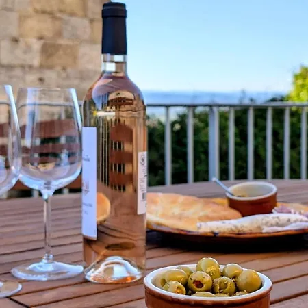 House In Idyllic Village Between Vineyards And Sea *