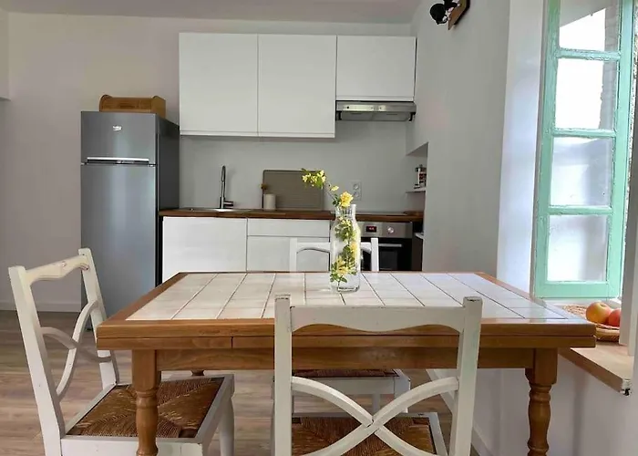 House In Idyllic Village Between Vineyards And Sea Saint-Pons-de-Mauchiens