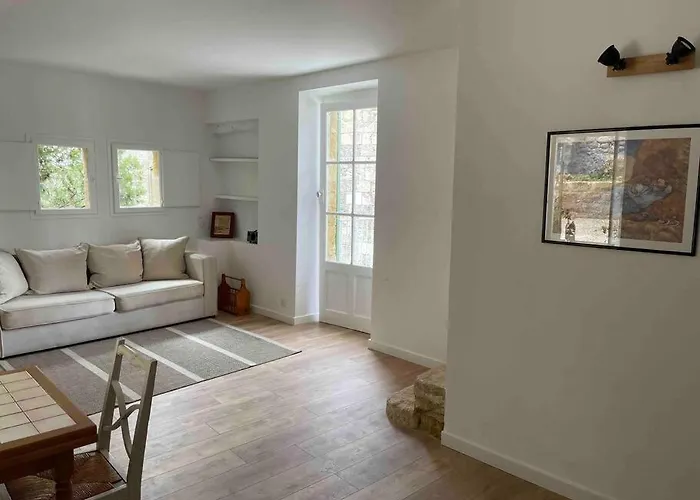 House In Idyllic Village Between Vineyards And Sea Saint-Pons-de-Mauchiens
